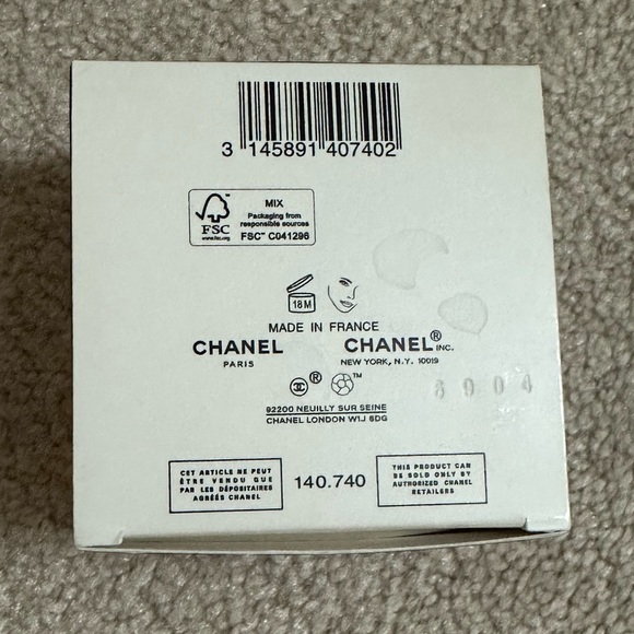 Chanel Red Camellia Revitalizing Cream - Picture 2 of 6